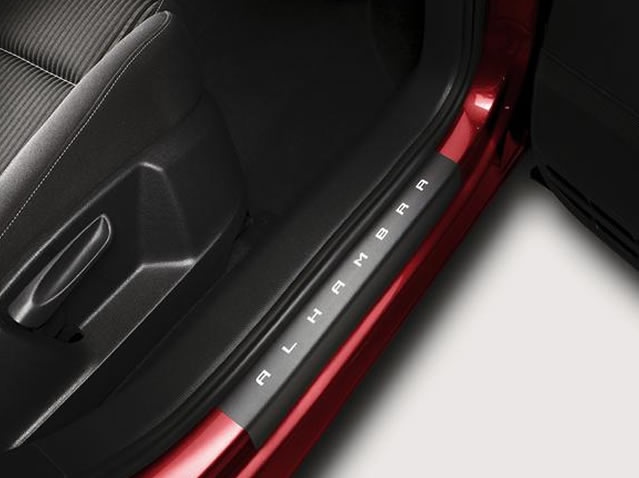 Feuille de protection noire de seuil de porte avec le logo Alhambra