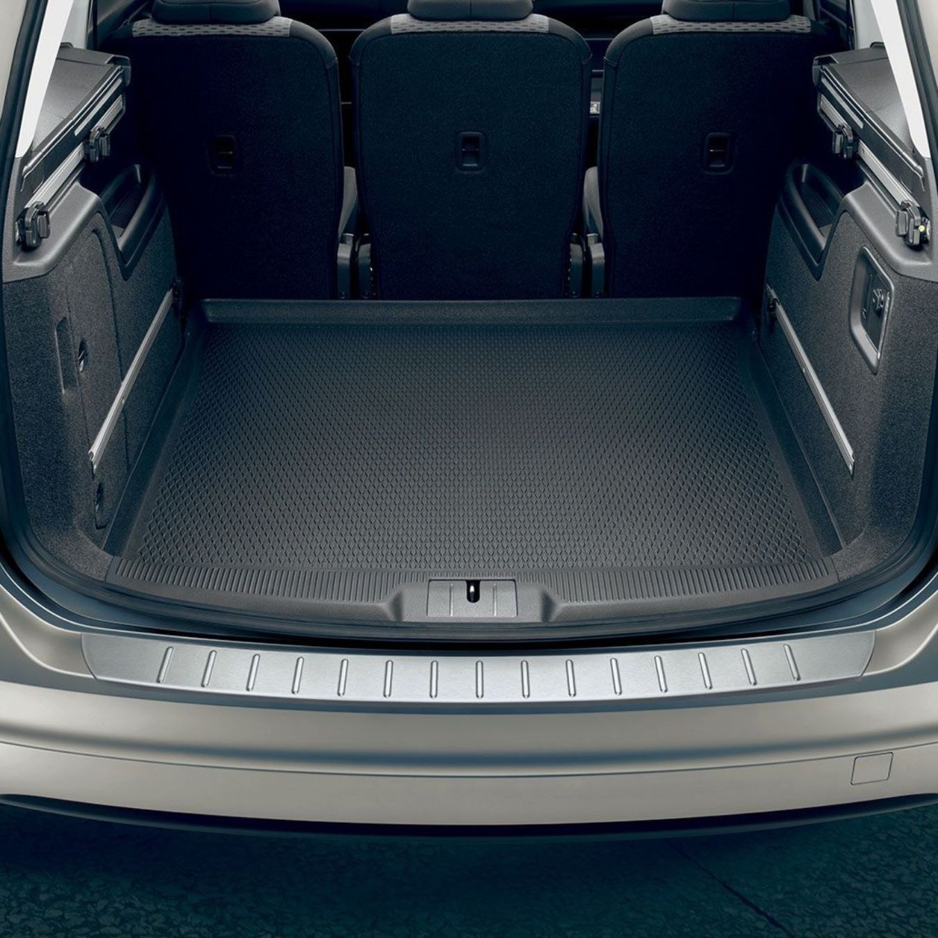 Protection de seuil de chargement effet inox pour Sharan